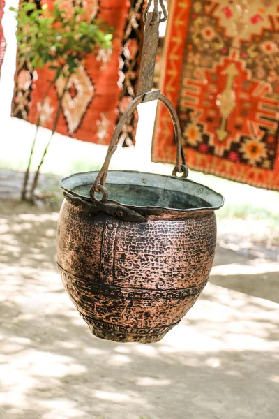 Verkoop van oude metalen Kookwaren Bazaar — Stockfoto