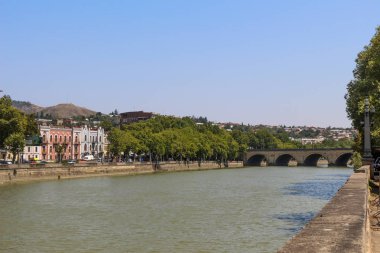 Gürcistan 'da Tiflis' in Kura Nehri manzarası