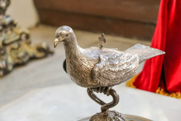 bird figure made of metal
