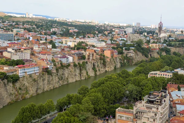 Panorama rzeki Kura w Tbilisi w Gruzji — Zdjęcie stockowe