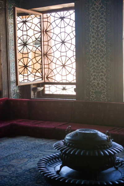 Παλιό παράθυρο αρχιτεκτονικής από την Οθωμανική περίοδο — Φωτογραφία Αρχείου