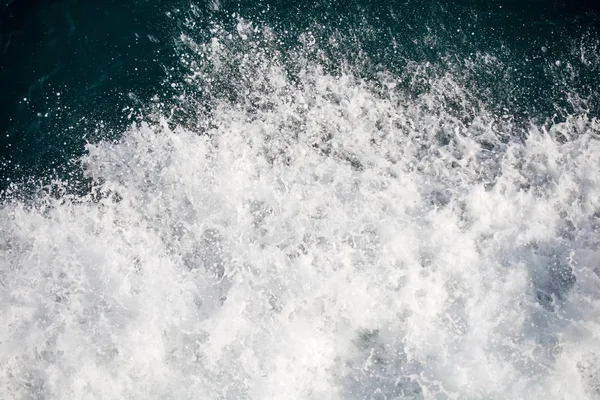 Schiuma e schiuma in mare — Foto Stock