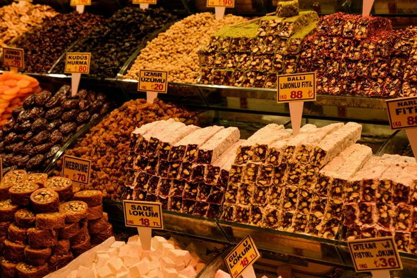Diferentes tipos de dulces de deleite turco — Foto de Stock