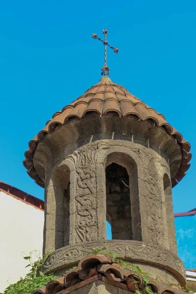 Klocktorn i gamla kyrkan i Batumi, Georgien — Stockfoto