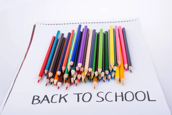 Színes ceruzák, és vissza a cím — Stock Fotó