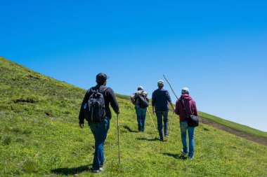 Arkadaşlar bir gezi alarak 