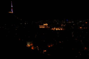 Tbilisi panoramik manzaralı geceleri