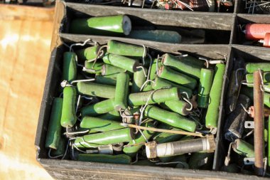 Transistörler, elektronik cihazların devre elemanı olarak