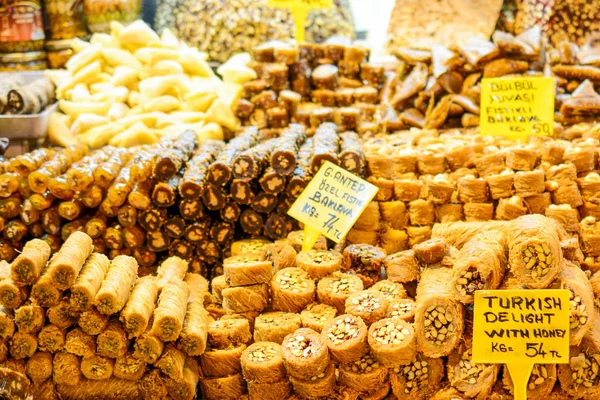 市場でトルコ菓子お菓子の種類 — ストック写真