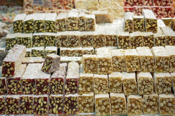 Diferentes tipos de dulces turcos en el mercado — Foto de Stock