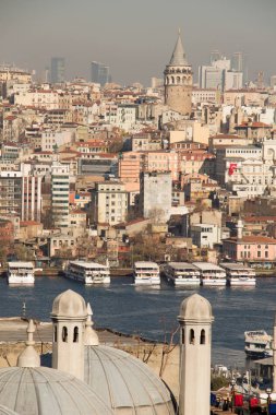 Galata Kulesi Haliç üzerinden görünümünü 