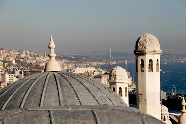 Außenansicht der Kuppel in osmanischer Architektur in der Türkei — Stockfoto