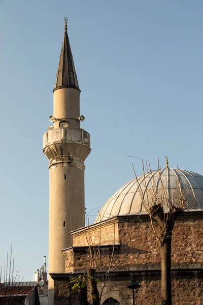 Minarett von osmanischen Moscheen im Blick — Stockfoto