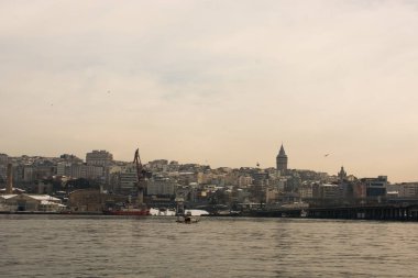 Galata Kulesi Haliç üzerinden görünümünü 