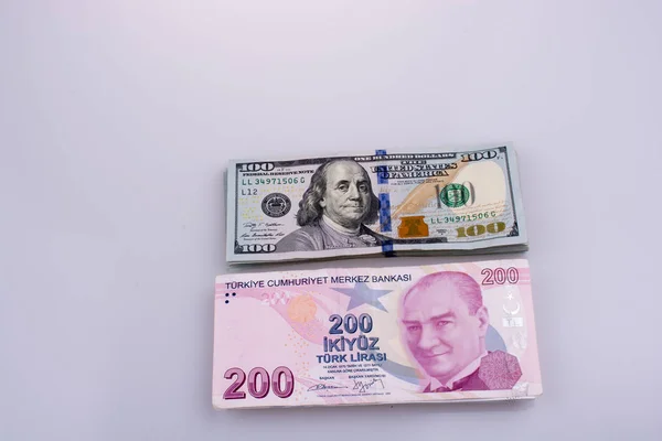 Amerikansk dollar sedlar och Turksh Lira sedlar sida vid sida — Stockfoto