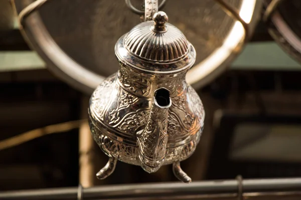 Turecký čaj hrnec vyroben z kovu v tradičním stylu — Stock fotografie