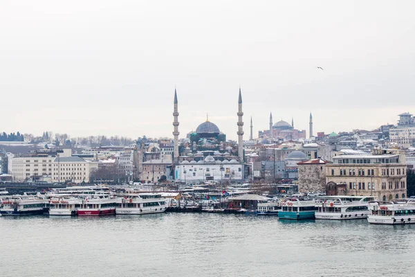 Moschea ottomana del tempo e dello stile a Istanbul — Foto Stock