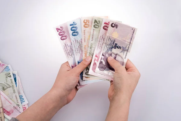 Turksh リラ紙幣を手に持っている手 ロイヤリティフリーのストック写真