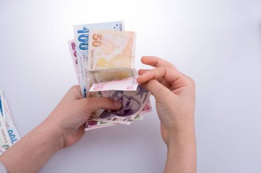 Turksh Lirası banknot elinde tutan el
