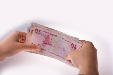 Turksh Lirası banknot elinde tutan el
