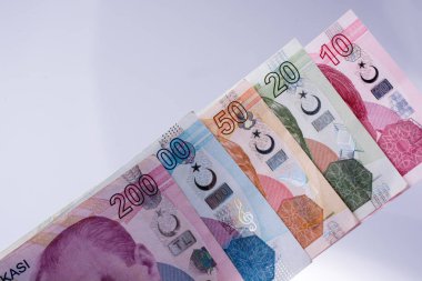 Turksh Lirası banknotlar çeşitli renk, desen ve değer