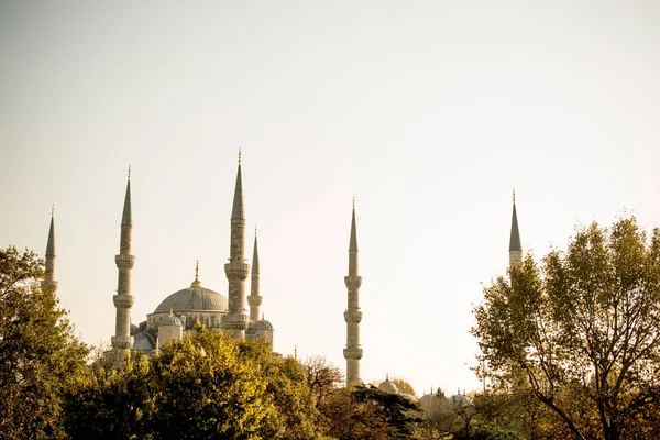 Minarete de Mesquitas Otomanas em vista — Fotografia de Stock
