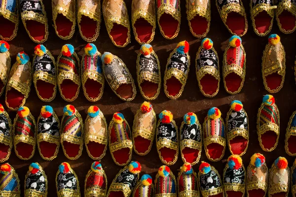 Zestaw turecki otomana skóry kapcia w bazaar — Zdjęcie stockowe