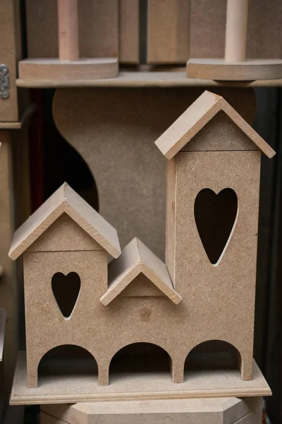 Malý holubník ze dřeva pro ptáčky — Stock fotografie
