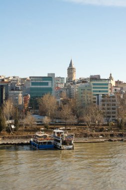 Galata Kulesi Haliç üzerinden görünümünü 