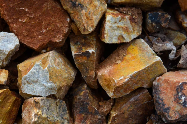 Achtergrond vol met kleine rotsen van hetzelfde type — Stockfoto