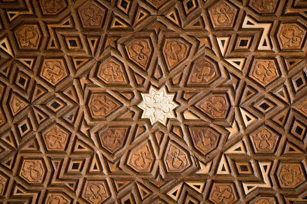 Arte ottomana in motivi geometrici su legno — Foto Stock