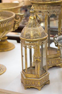 Metalden yapılmış fener eski tarz