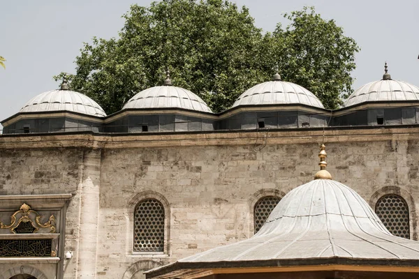 터키에서 오스만 건축에 돔의 외부 보기 — 스톡 사진