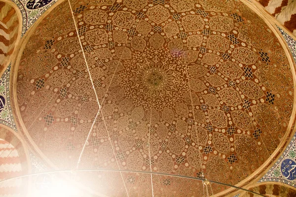 Внутрішній вигляд купол в османському стилі в Туреччині — стокове фото