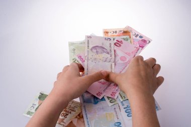Turksh Lirası banknot elinde tutan el