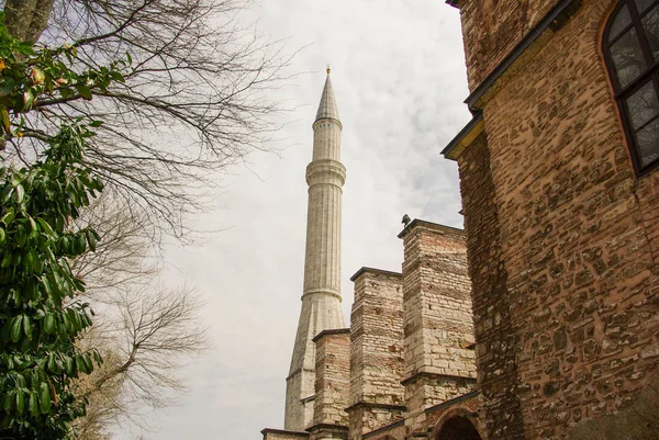 在视图中的奥斯曼帝国清真寺尖塔 — 图库照片