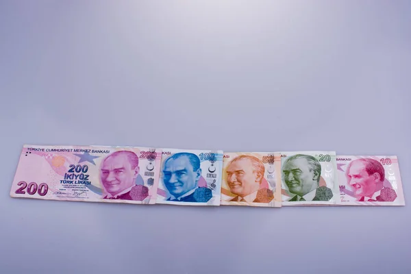 Billetes Turksh Lira de varios colores, patrones y valores —  Fotos de Stock