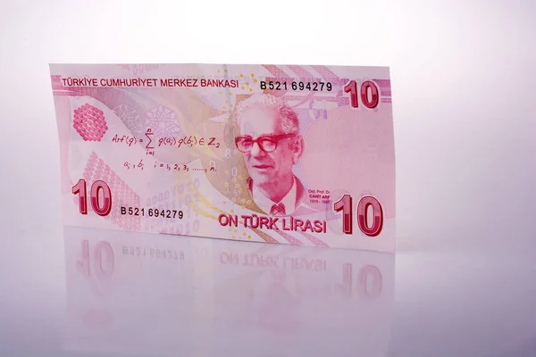 10er-Banknoten der türkischen Lira auf weißem Hintergrund — Stockfoto