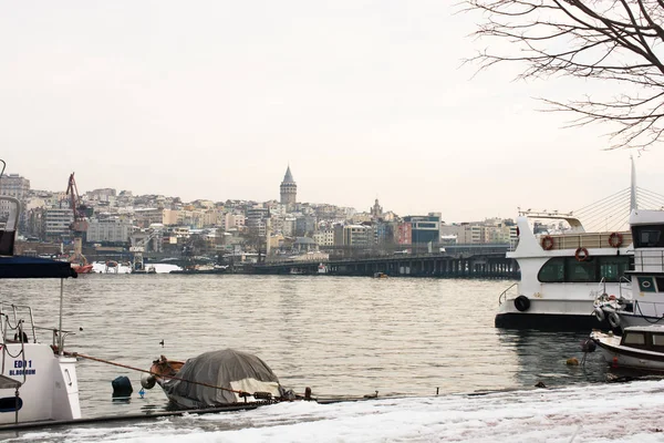 View of the Galata Tower from the Golden Horn — Stock Photo, Image