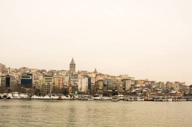 Galata Kulesi Haliç üzerinden görünümünü 