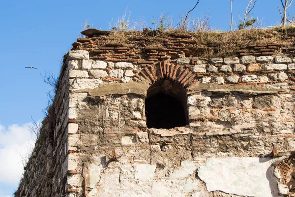 Janela velha Arquitetura de Istambul ruínas — Fotografia de Stock