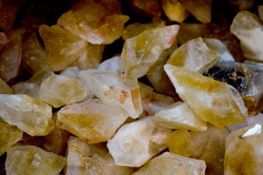 Doğal mineral değerli taşlar kümesi 