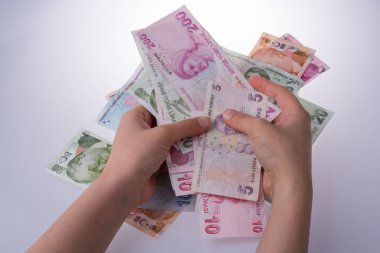 Turksh Lirası banknot elinde tutan el