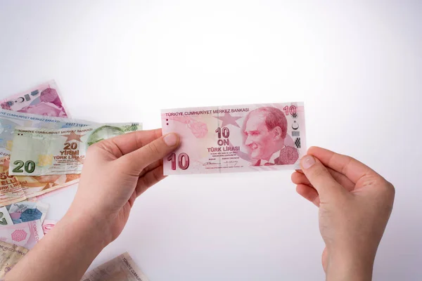 Billete de mano Turksh Lira en mano — Foto de Stock