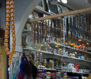 Çeşitli renkteki dua eden boncuk ayarla