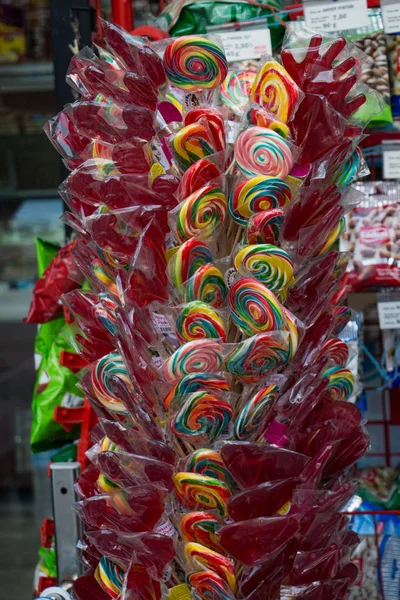 맛 있는 소용돌이 사탕과과 자를 아이 들을 위한 — 스톡 사진
