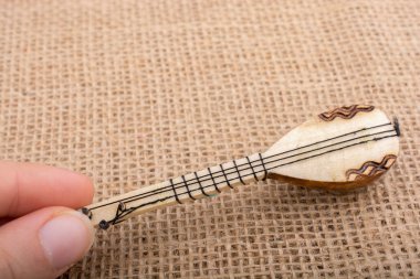 Türk müzik aleti saz modeli 