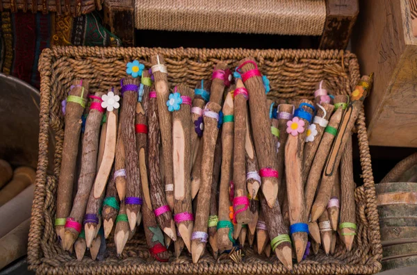 Pensil warna terbuat dari kayu tongkat asli — Stok Foto