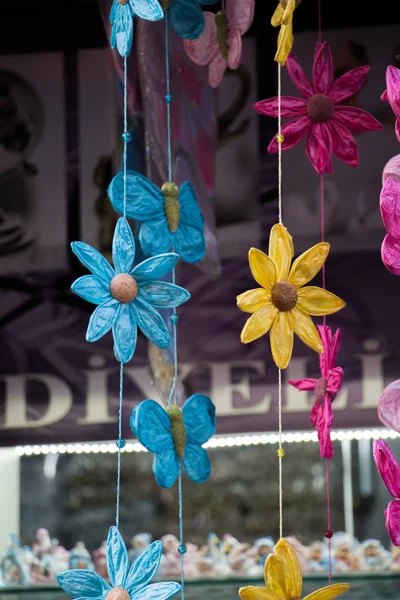 Fake-Blumen für dekorative Zwecke — Stockfoto