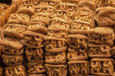 Bütün ceviz incir nutshells olmadan yığını